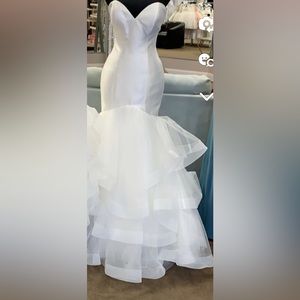 Mermaid wedding gown